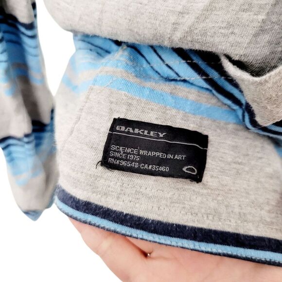 2/$20 Oakley Blue & Grey Hoodie Top Size: Small - Picture 6 of 11